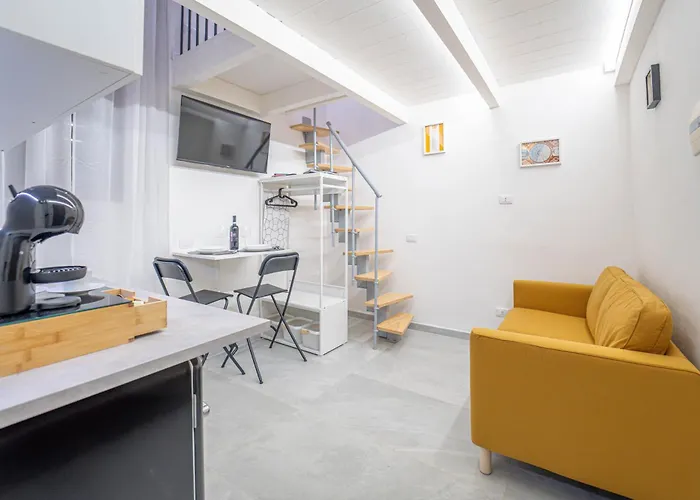 Metro Yellow Suite