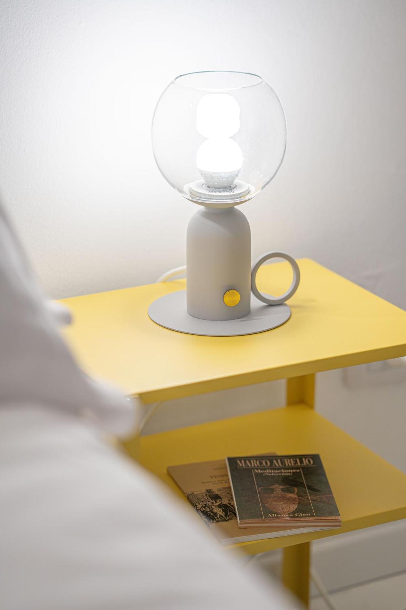 Metro Yellow Appartement *